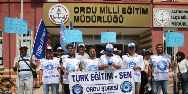 Türk Eğitim-sen’den Çelenkli Protesto