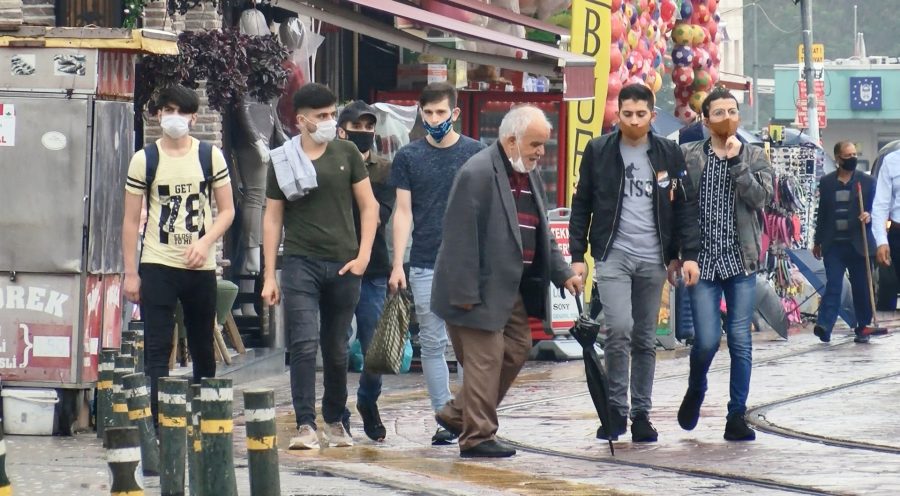 Bursa'da maske takmayanların bahanesi çok: "Eskiden maske mi vardı"