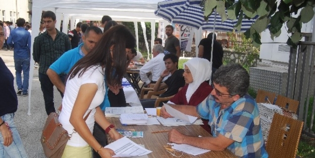 Düzce Üniversitesi’nde Kayıt Heyecanı Başladı