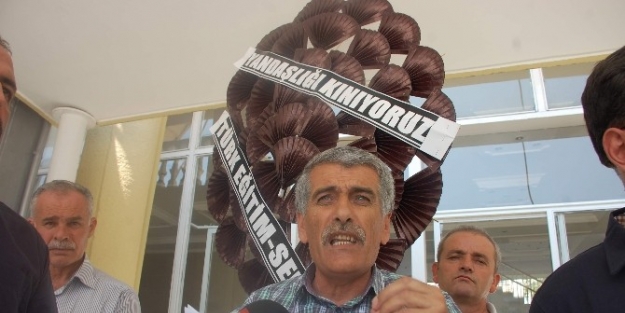 Türk Eğitim-sen’den, Milli Eğitime Siyak Çelenk