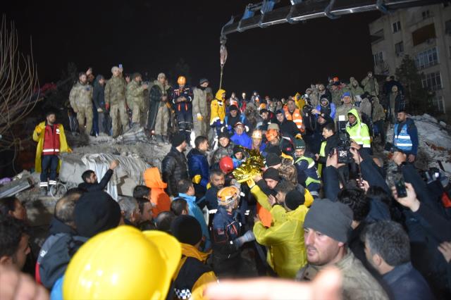 Büyük yıkım yaşayan Hatay'a yardım ulaştı mı? Başkan yanıt verdi...