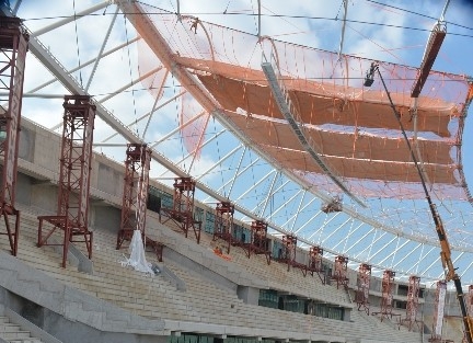Timsah Arena’nın Çatisinda Kaplama Başladı