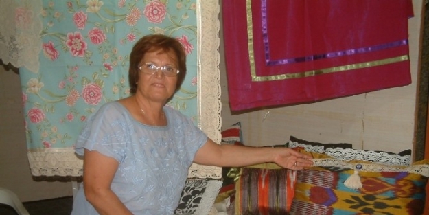 Burhaniye’de Birsen Hanımın Eserleri Beğenildi