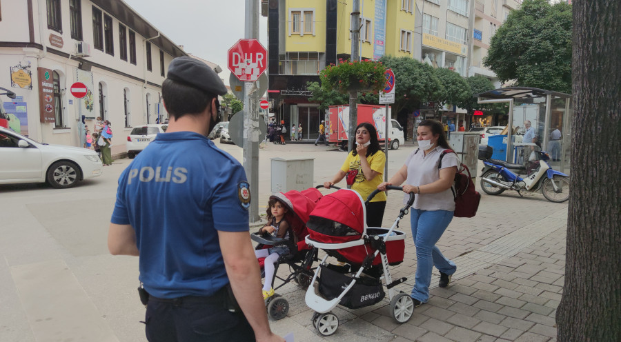 Bursa'da 'maske zorunluluğundan haberim yok' dedi, kimliğini polise bırakıp gitti!