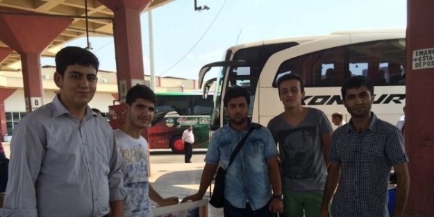 Ak Gençlik “gurbette İlk Gün Zor Olur” Diyerek Üniversite Öğrencilerini Karşılıyor