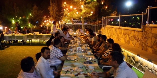 Şahinbey Voleybol Takımı Basın Mensuplarıyla Birarya Geldi