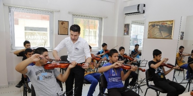 Şahinbey’den Kimsesiz Çocuklara Keman, Bağlama Ve Gitar Kursu