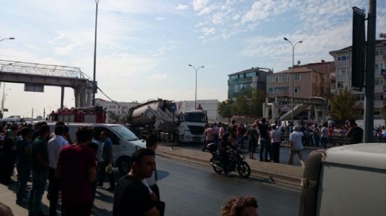 İşte Avcılar'daki köprünün çökme anı!