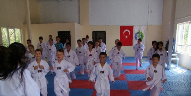 Ergene’de Açılan ‘taekwondo Kursu’ Devam Ediyor