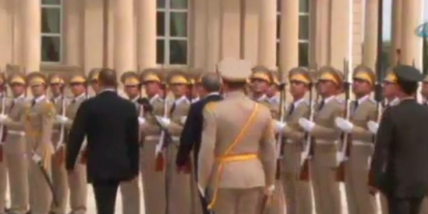 Cumhurbaşkanı Erdoğan resmi törenle karşılandı!