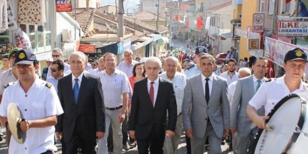 Kiraz’da Erdem Ve Şenlendirici Rüzgarı Esti