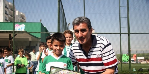 Şükrü Şankaya Futbol Okulu’nda Sertifika Heyecanı