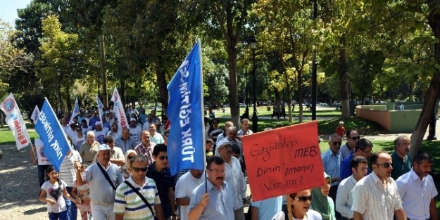 Eğitim Sendikaları, Milli Eğitim Müdürlüğü Önüne Siyah Çelenk Bıraktı