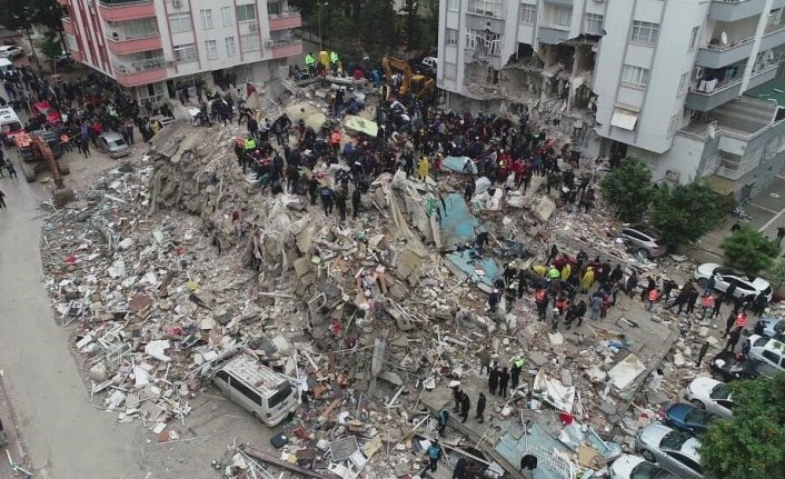 Malatya Kızılay Bölge Kan Merkezi yıkıldı