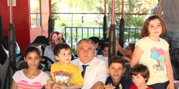 Başkan Yılmaz Öksüz Ve Yetim Çocuklarla Doyasıya Eğlendi
