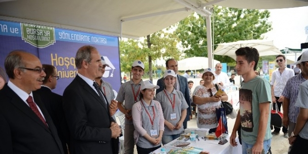 Üniversitelilere Kestane Şekerli Karşılama