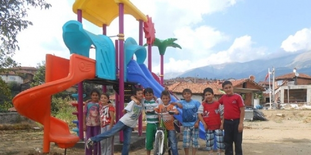 Keles Beledeyisi’nden Köylere Oyun Parkı