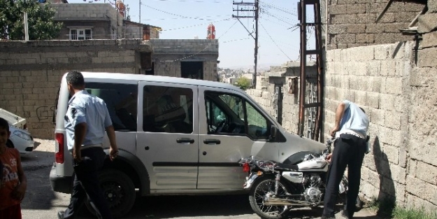 Polis Otosuna Motosikletle Çarpan Şüphelilerden Biri Yakalandı