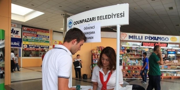 Odunpazarı Belediyesi Çiçeği Burnunda Üniversitelileri Karşılıyor