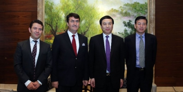 Dündar, Projelerini Çin’de Tanıttı