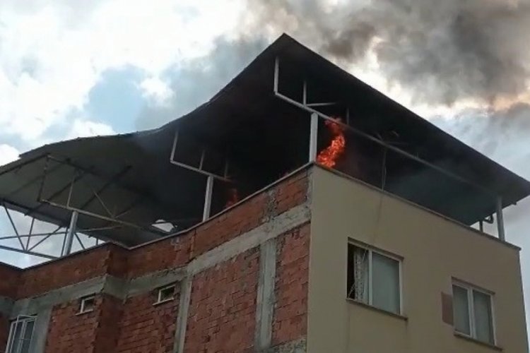Bursa'da Abdal Simit Fırını yakınlarında çıkan yangın korkuttu