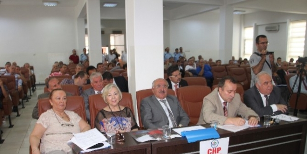 Ak Parti Grubu Belediye Meclisinde Azınlığa Düştü