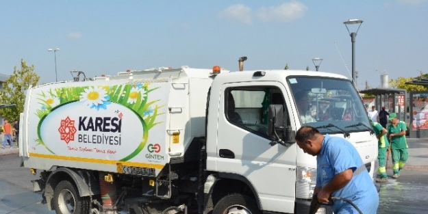 Karesi Belediyesi Her Gün 160 Ton Çöp Topluyor