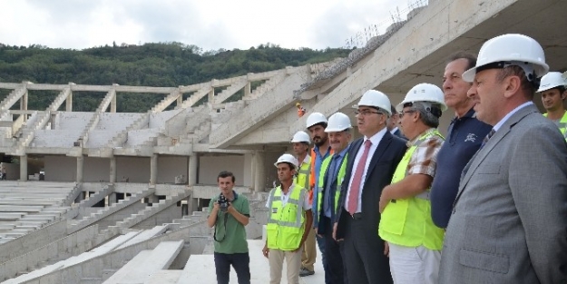 Toki Başkanı Mehmet Ergün Turan Akyazı Stadı’nda İncelemelerde Bulundu