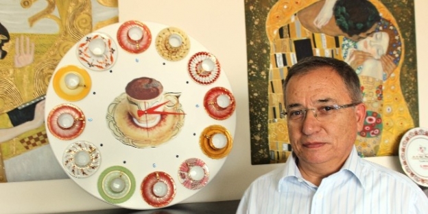 Mehmet Naci Pekcan’ın Makamındaki Saat Görenleri Şaşirtiyor
