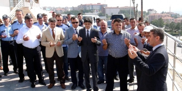 Taşınma Bitince Dualarla Açtılar