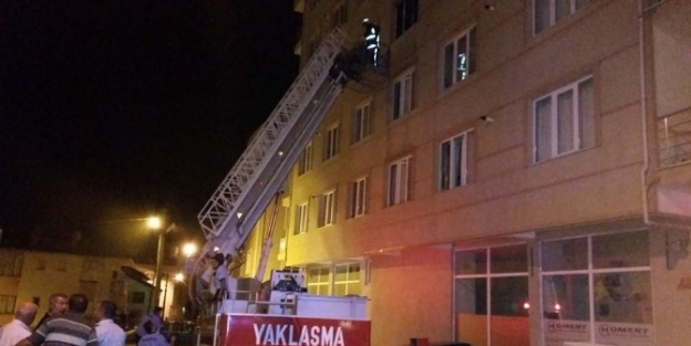 Yangında Mahsur Kalanlar Son Anda Kurtarıldı