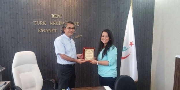 Tayini Çikan Doktor Döner’e Plaket Verildi