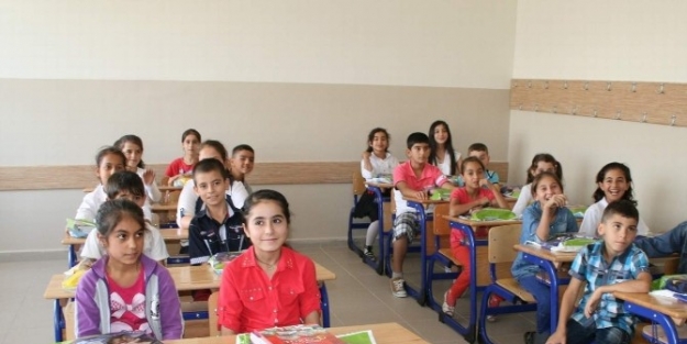 Bursa’da 6 Milyon Ders Kitabı Öğrencilerin Sıralarında