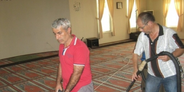 İzmit’te 8 Ayda 285 Cami Temizlendi