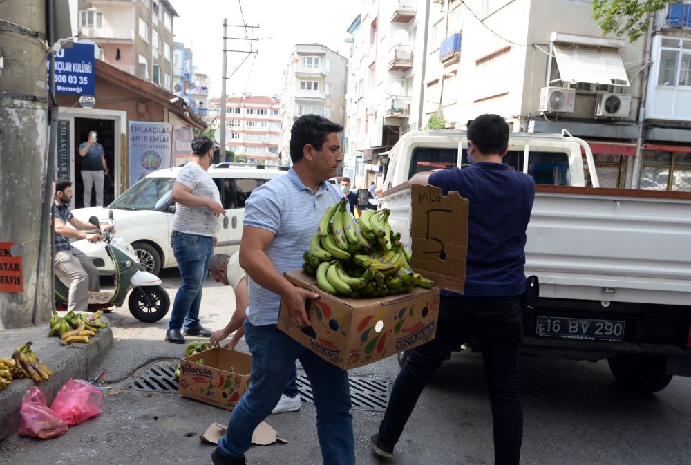 Osmangazi’de kaldırımlar yayalara kaldı