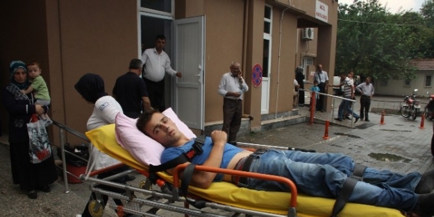 Düğün Yolunda Kaza: 5 Yaralı