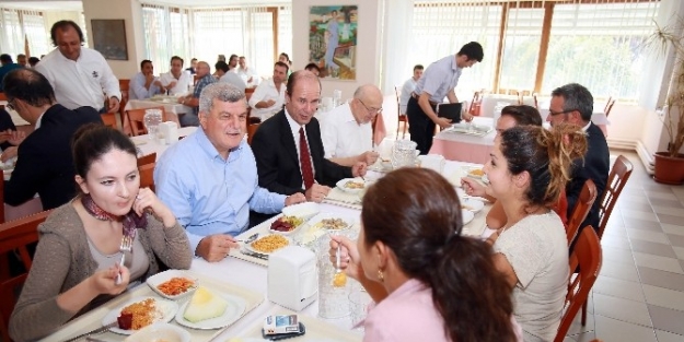 Başkan Karaosmanoğlu: ’’emekçinin HizmetkÂrıyız’’