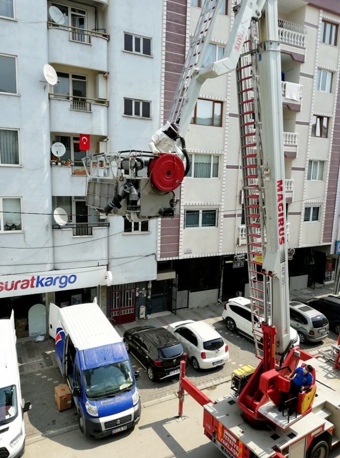 Bursa arı paniği! Bütün sokak...