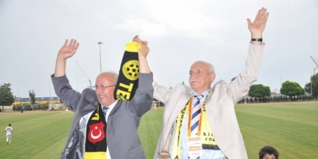 Başkan Albayrak, Tekirdağspor-altınova Belediyespor Karşılaşmasını İzledi