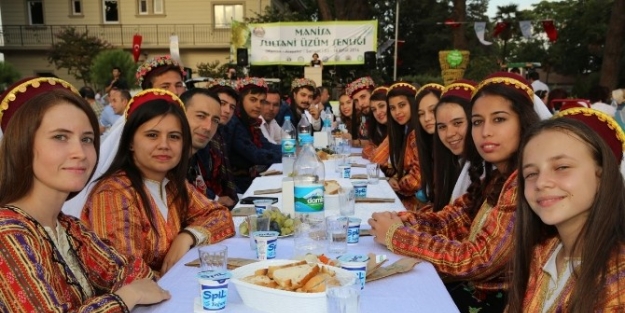 Şenlikte Bağ Sofrası Kuruldu