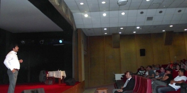 Pisikolog Özkan Şenol’dan Öğretmenlere Seminer