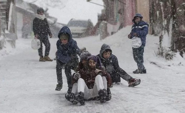 Bursa'da eğitim öğretime kar engeli!