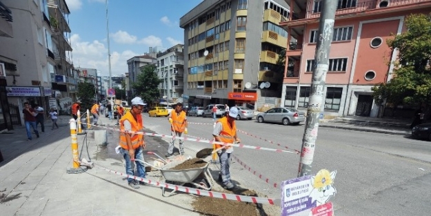 Başkent’te Kaldırım Onarımı