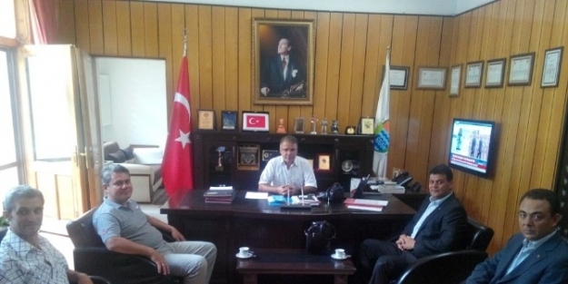 Burhaniye’de Kaymakama Dernek Ziyareti