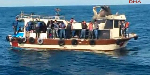 82 kişi tekne aç susuz 2 gün yaşadı