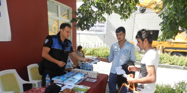 Üniversiteye Kayıt Yaptıran Öğrencilere Polis Yardımı