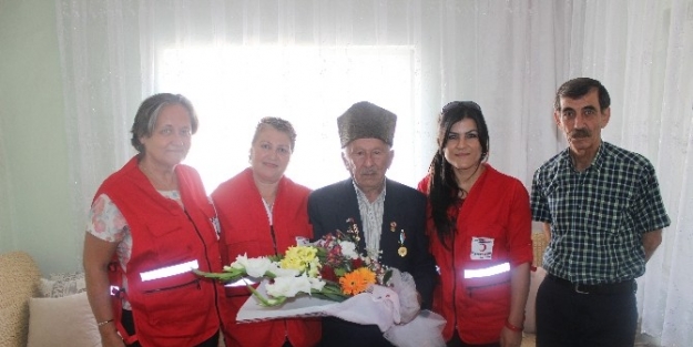 Kızılay Gazileri Yalnız Bırakmadı