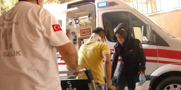 Adıyaman’da İki Otomobil Çarpişti: 2 Yaralı