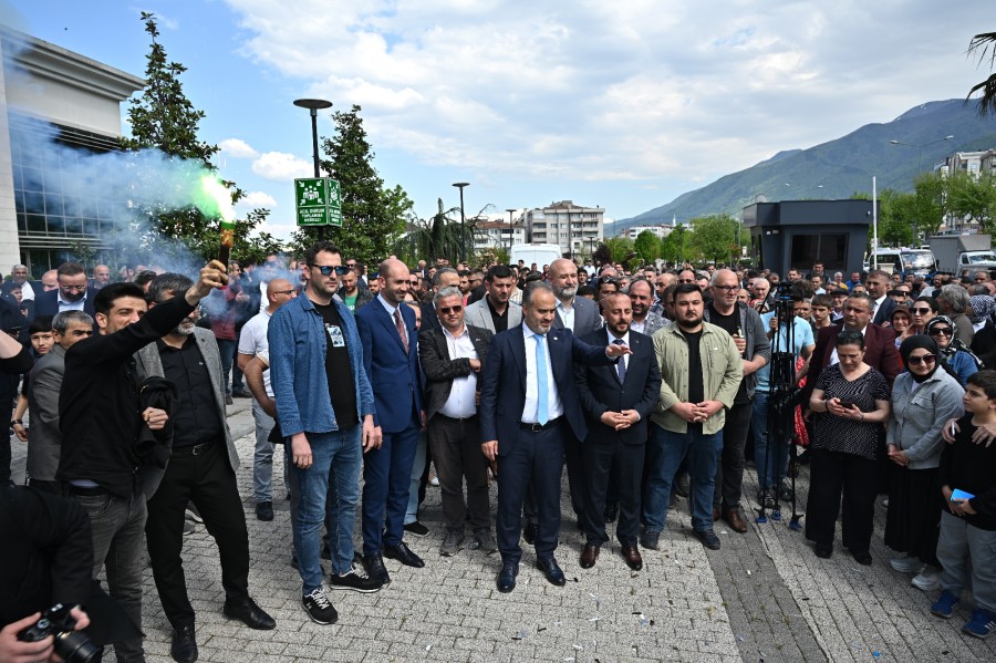 Bursa'da Büyükşehir işçisi bayram yaptı