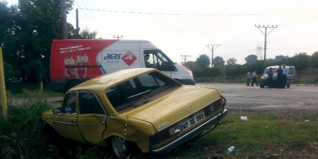 Kocaeli’de İki Otomobil Çarpişti: 1 Yaralı